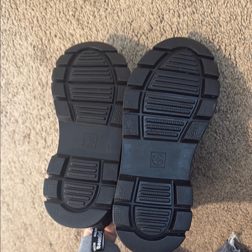 Doc martens EUC size 7-7.5 - Picture 3 of 5